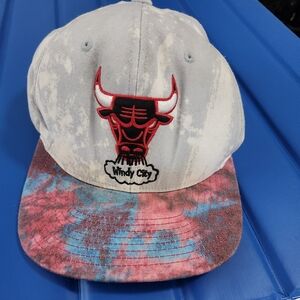 Windy city tye-dye brim Mitchell & Ness Classic Cap